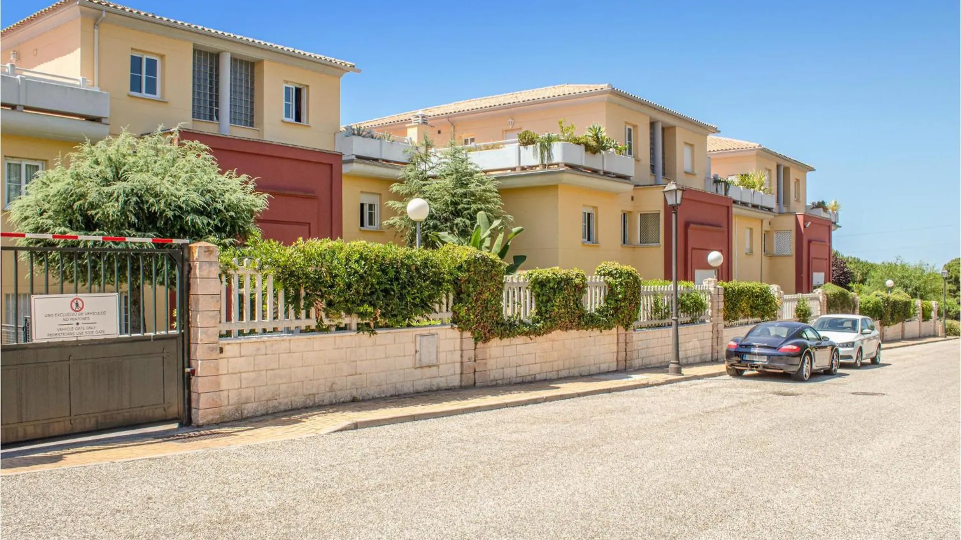 Awesome Apartment In Marbella With Kitchen 0*,